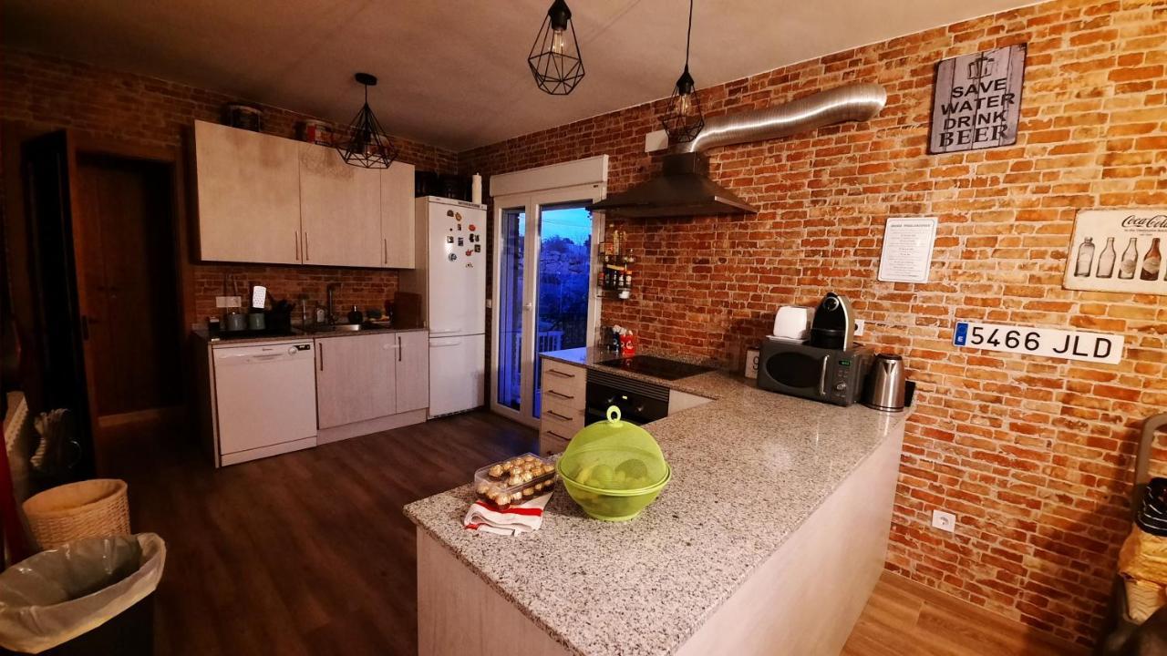 Con Piscina Y Bbq 10 Personas Holiday home